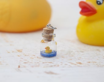 Charme de canard en caoutchouc, pendentif canard, miniature de canard en caoutchouc, mini canard de bouteille en verre