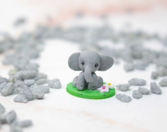 Elephant 2 cm miniature, elephant figure with flowers, polymerclay miniature, small elephant sitting