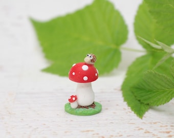 Mushroom with snail 3.0 cm figure, fairy garden miniature, fly agaric decoration, polymer clay figure autumn