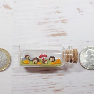 Igel Miniatur Flasche, herbstliche Dekoration, Igel Figur, Igel Familie, polymer clay Miniatur Bild 8