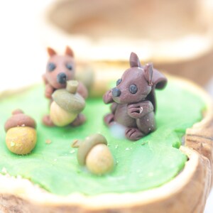Eichhörnchen Miniatur Walnuss, Tier Dekoration, polymerclay Waldtier, Eichhörnchen Figur, upcycling Bild 7