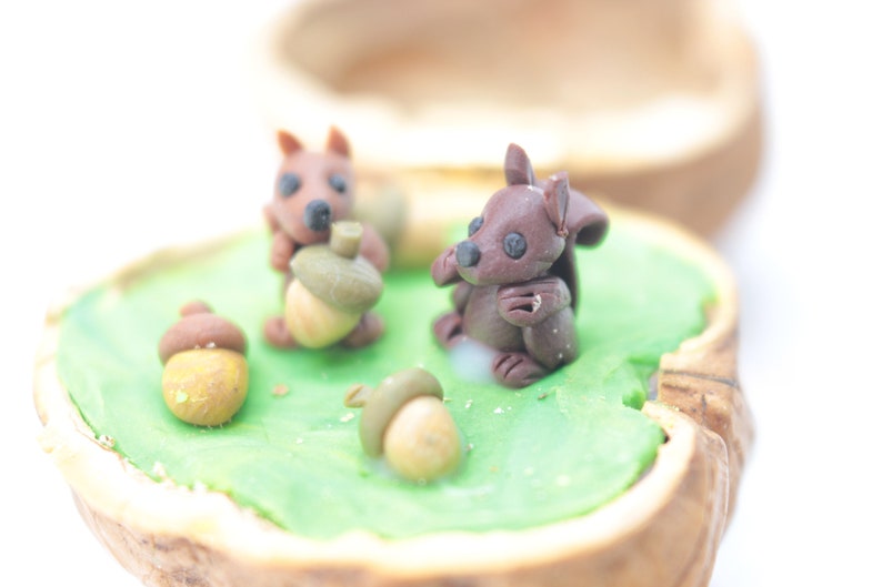 Eichhörnchen Miniatur Walnuss, Tier Dekoration, polymerclay Waldtier, Eichhörnchen Figur, upcycling Bild 7