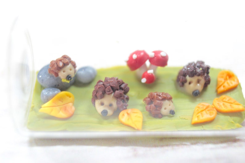 Igel Miniatur Flasche, herbstliche Dekoration, Igel Figur, Igel Familie, polymer clay Miniatur Bild 7