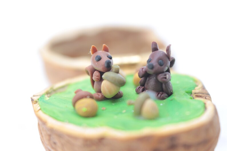 Eichhörnchen Miniatur Walnuss, Tier Dekoration, polymerclay Waldtier, Eichhörnchen Figur, upcycling Bild 8