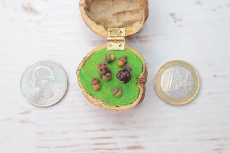 Eichhörnchen Miniatur Walnuss, Tier Dekoration, polymerclay Waldtier, Eichhörnchen Figur, upcycling Bild 5