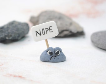 No stone miniature 3.0 cm, bad mood, saying no, nope comment, a no means a no