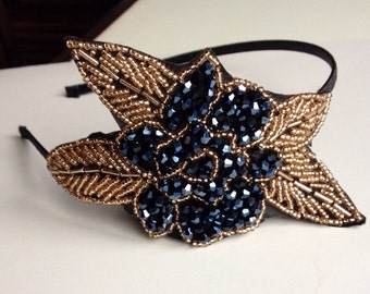 Mariée Flapper / Flapper style années 1920 en perles noires et dorées Bandeau fascinateur bandeau œillères pointues