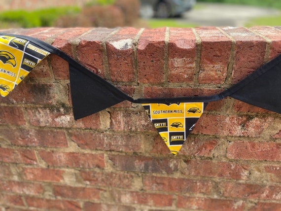 Southern Mississippi Eagles Graduation Banner - 30x40 Inch College Graduation Gift Flag