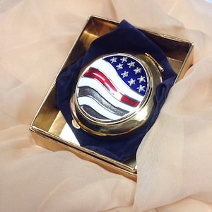 1990&#39;s Estée Lauder America the beautiful compact