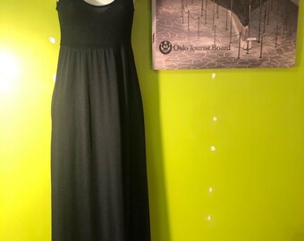 vintage des années 1970 Plume d’autruche garnie de robe noire Maxi par Just Connie