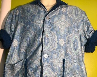 Veste chemise Blue Paisley Cabana des années 1950 par Breezy Point