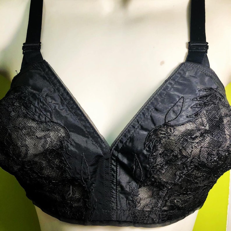 1950s Black Lace Pointy Bra by LaTrique | Etsy