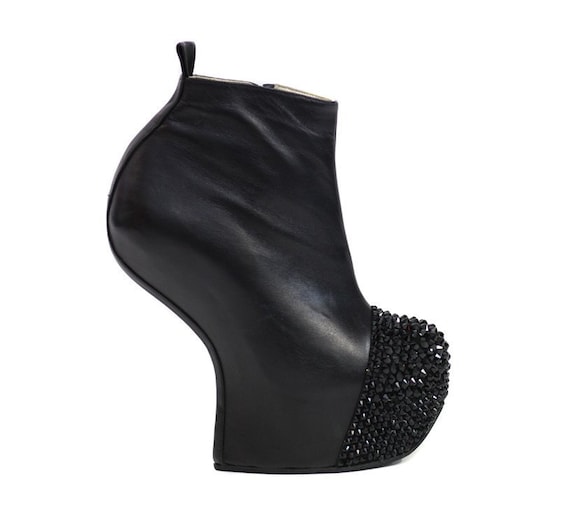 heel less booties