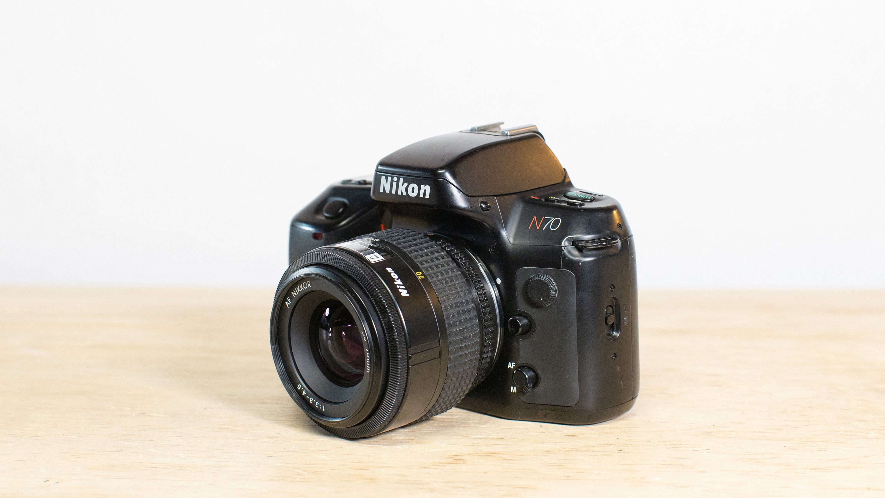 Nikon N70 35 mm SLR フィルムカメラ、Nikkor AF 35-70 mm 1:3.3-4.5