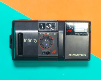 Olympus Infinity (AF-1) Fotocamera inquadra e scatta da 35 mm con obiettivo Olympus Zuiko 35 mm a focale fissa - Testata professionalmente/Funzionante