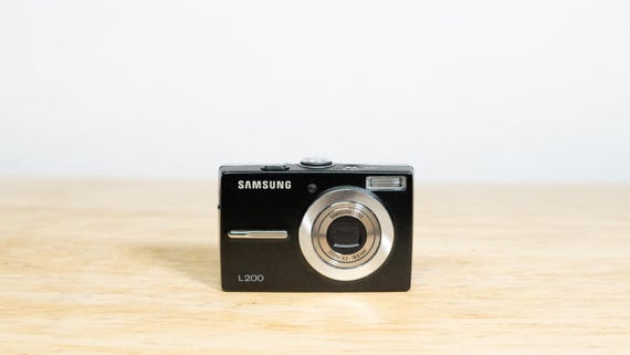 Samsung L200 デジカメ デジタルポイントアンドシュートカメラ