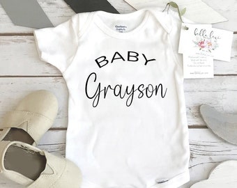 Tutina per bambino con nome personalizzato per annuncio, regalo per baby shower, tutina per annuncio di gravidanza, tutina per annuncio moderno, tutina per nome bambino