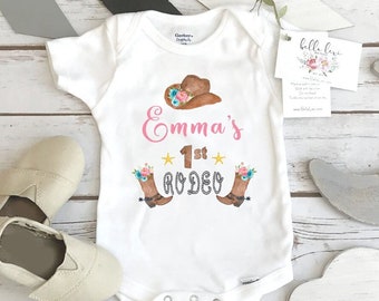 Cowgirl Onesie®, Primo Rodeo, Bambino di campagna, Festa da cowboy, Camicia Rodeo, Regalo per la doccia per bambini, Compleanno ragazza di campagna, Regalo per bambino di campagna, Rodeo