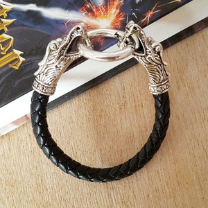 Tibetanskt silverarmband i läder med drake i gotisk stil