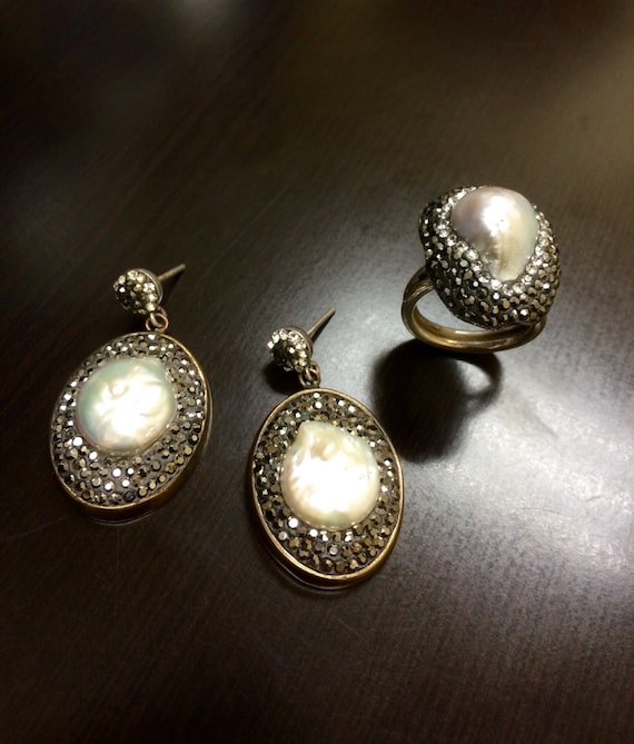 Boxed Gorgeous Sterling Silver Baroque Pearl /& Garnet Earrings