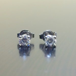 18K White Gold Diamond Earrings - 18K Gold Diamond Stud Earrings - Diamond Studs - White Gold Earrings - Handmade Earrings - Bridal Jewelry