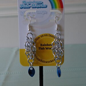 Silber Chainmaille Mini Diamanten mit blauen Schuppen Ohrringe