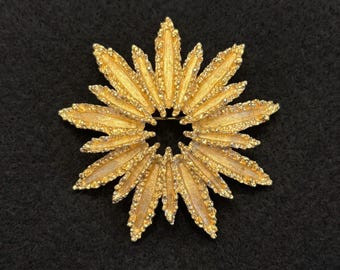 Broche vintage "Avon" con diseño de estrella y acabado dorado - década de 1970