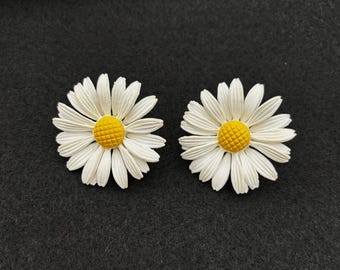 Pendientes llamativos de resina vintage blancos y amarillos con forma de margarita