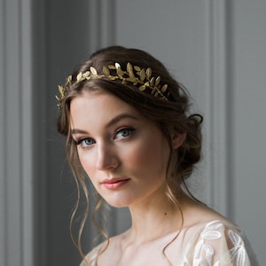 Delicate Leaf Tiara, Gold Tiara, Leaf Headpiece, Gold Bridal Headband, Bridal Tiara #102