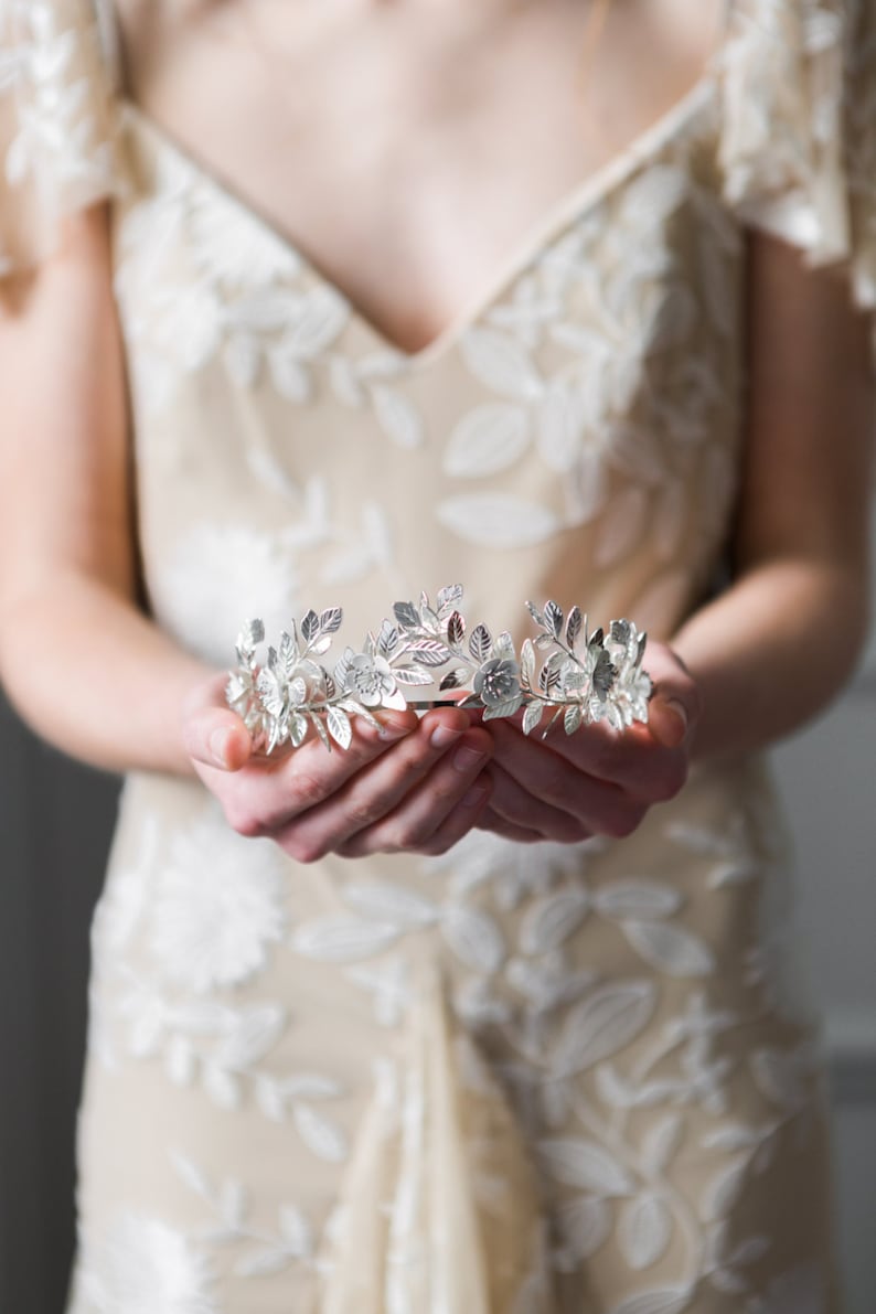 Laurel Leaf Flower Crown, Silver Bridal Tiara, Flower Tiara, Silver Leaf Crown Kate Middleton 110 image 3