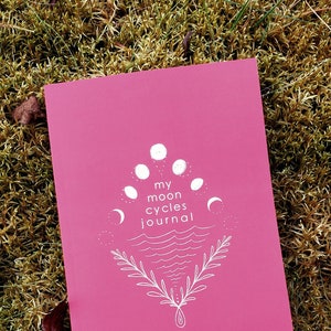My Moon Cycles Journal: Menstrual Tracking Youth Edition for Teens & Pre-Teens