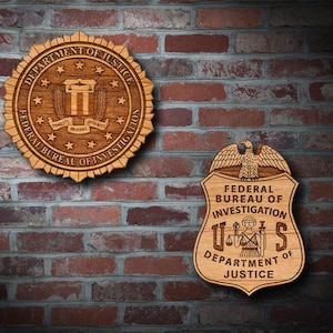 Insigne ou plaque emblème du FBI en bois
