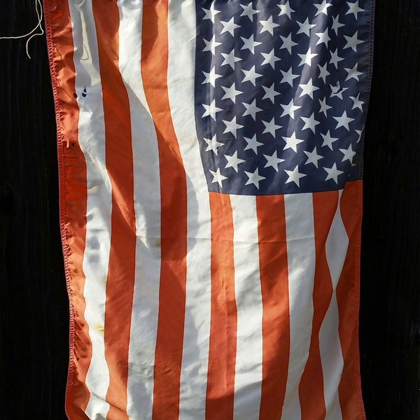 20" x 30" Vintage Faded American Flag