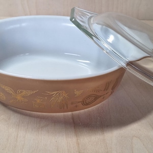 pyrex early american casserole dish with lid