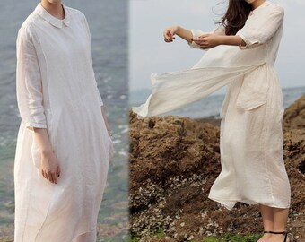 以下が含まれることがあります： 白いリネン素材のドレスを着た女性が2人。左側のドレスは襟と長袖。右側のドレスはスカートがひらひらしていて、左側のドレスより少し短い。