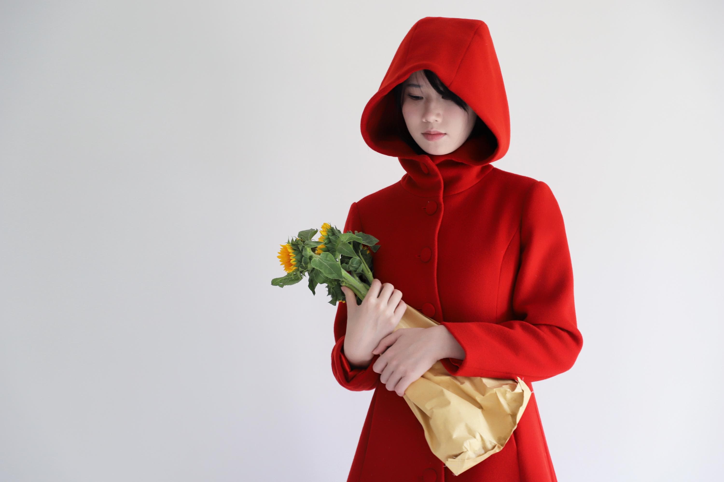 24002-レッドフード付きメリノウールコート、冬用ウールプリンセス