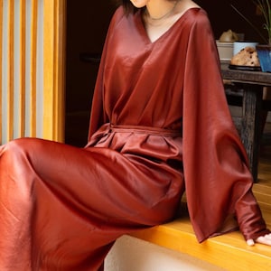 spider silk dress price Spider silk garment made from golden orb weaver silk