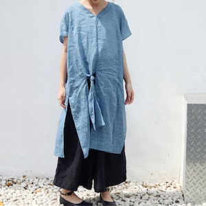 Q002---Blue V-neck Ramie Tunic Top, with Joined panels. Modified Cheongsam Blouse.