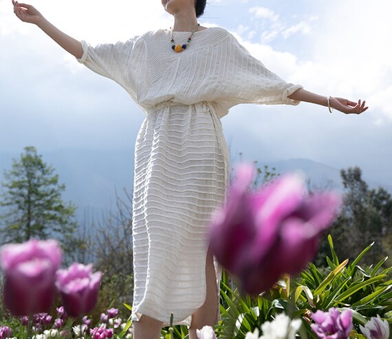 E089---Women's Hand-pintucked Linen Dress, White Linen Dress, Plus Size Clothing, Made to Order. E089---Women's Hand-pintucked Linen Dress, White Linen Dress, Plus Size Clothing, Made to Order.