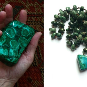 Mala van 54 kralen grote groene Smaragd nuggets met hanger Chrysocolla/Malachiet