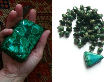 Mala van 54 kralen grote groene Smaragd nuggets met hanger Chrysocolla/Malachiet