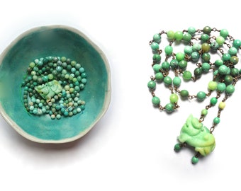 Met de hand gemaakte mala van 54 kralen groen gras Agaat met handgesneden draak hanger Nefriet, China