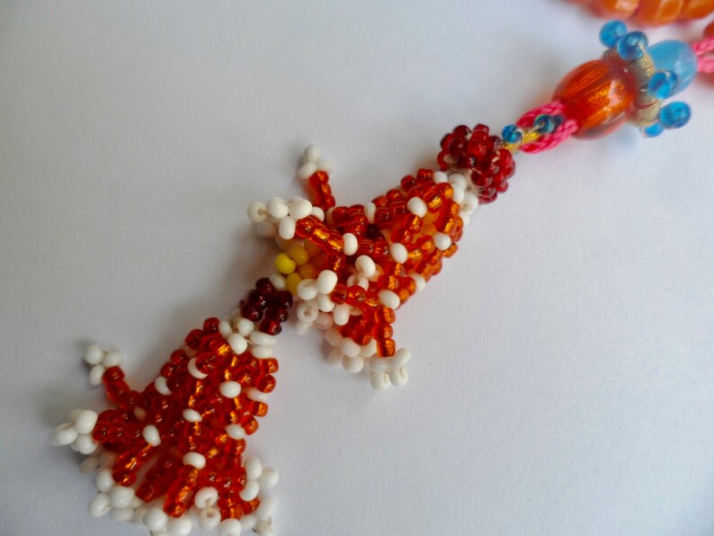 Handgemaakte mala van 108 oranje glaskralen met vintage kralenkwast Kuchi Afghanistan
