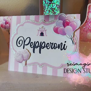 Tarjetas de carpa de circo para carnaval en tonos pastel, rosa y blanco, para cumpleaños de niñas, fiestas y bodas