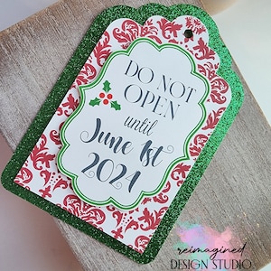 Christmas Maternity Photo Prop Tag / Do Not Open Until Christmas Maternity Tag / Pregnancy Photo Prop / Christmas Belly Tag image 1