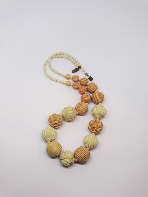 1930s Carved Celluloid Over Dyed Bead Necklace De… - image 4