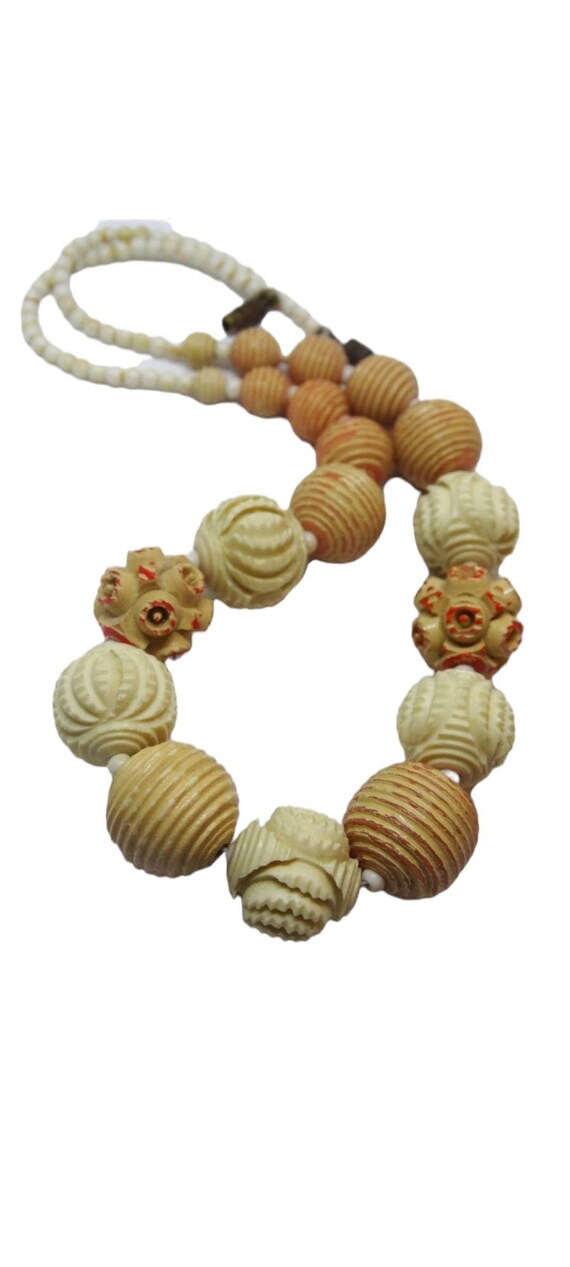 1930s Carved Celluloid Over Dyed Bead Necklace De… - image 2