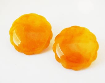 Marbled Egg Yolk Orange Bakelite Clip On Earrings Scalloped Daisy Edge Earrings