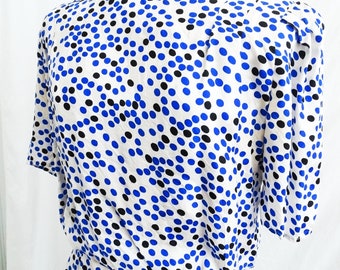 1980er Jahre Adrianna Pall Seide Polka Dot Taschen Taschen Tropfen Taille Seidenkleid mit Knopfleiste