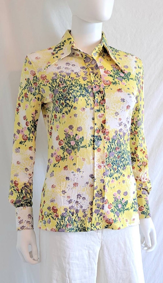 1970s Loubella Extendables Floral Polyester Blouse Large Collar Long Sleeves Button Front Pale Yellow Shirt